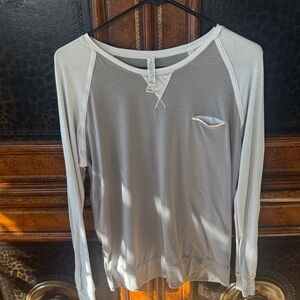 Lululemon Athletica Gray and White Long Sleeve Top in a good condition, no flaws